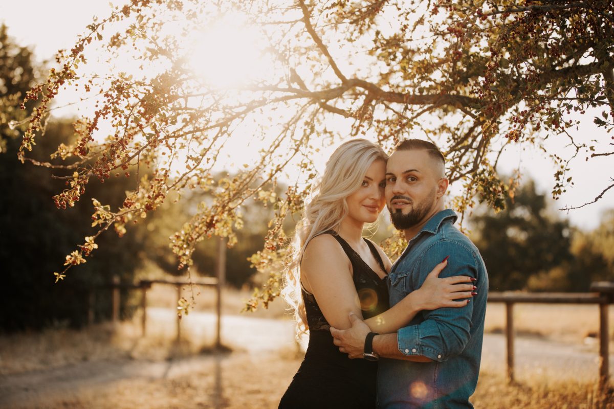 Paar Shooting bei Sonnenuntergang in Schwanheim Frankfurt