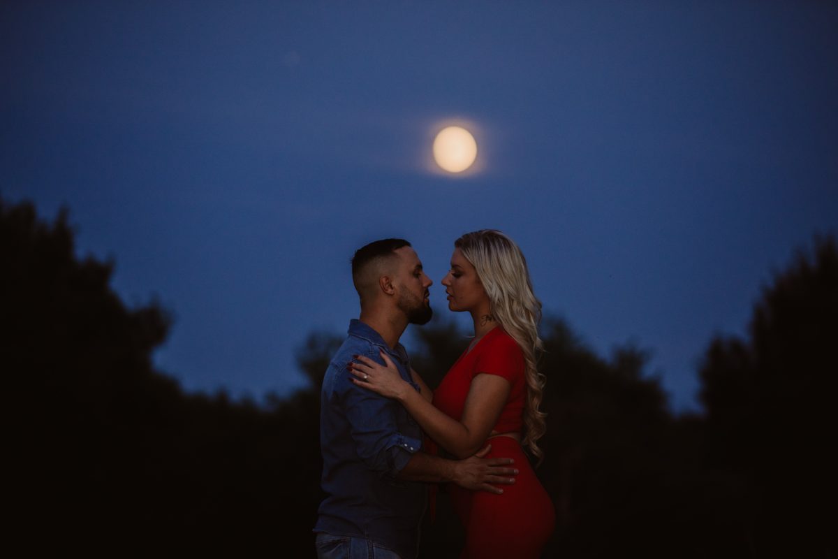 Paar im Mondlicht, Paarshooting Frankfurt, Wiesbaden, Darmstadt