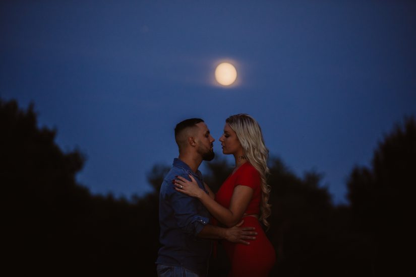 Paar im Mondlicht, Paarshooting Frankfurt, Wiesbaden, Darmstadt