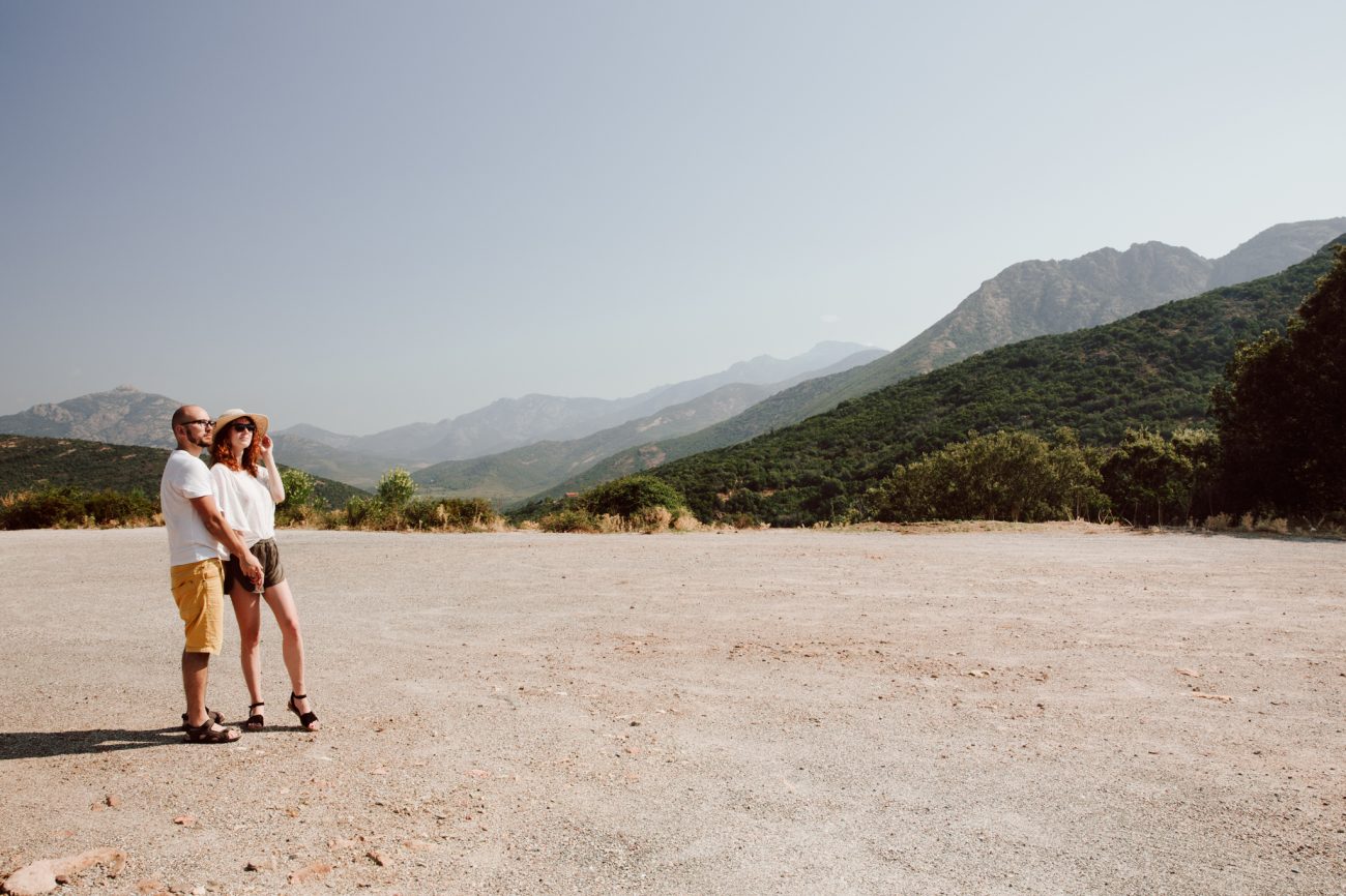Urlaub auf Korsika, Gebirge im Mittelmeer, Reisefotos, Am Strand