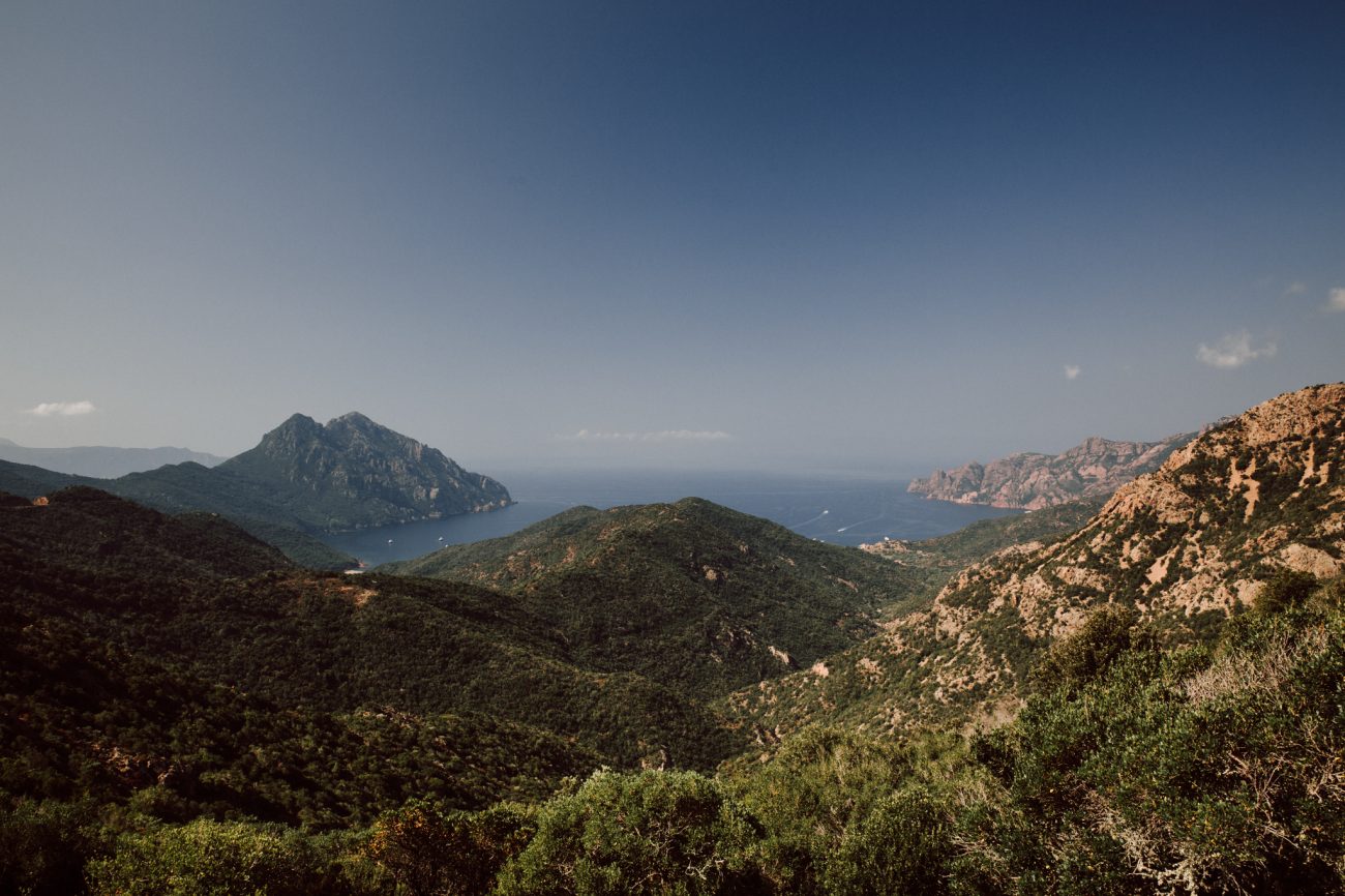 Urlaub auf Korsika, Gebirge im Mittelmeer, Reisefotos, Am Strand