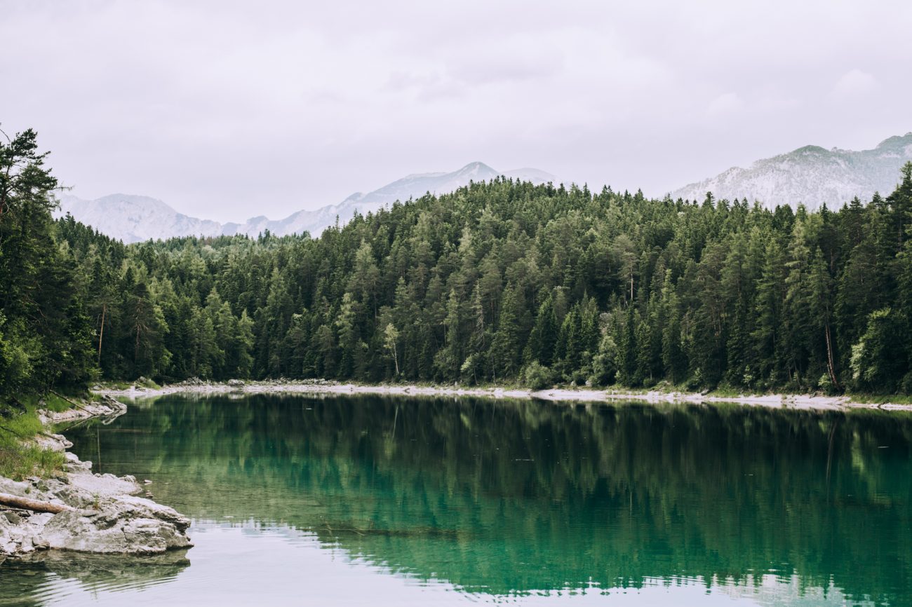 Urlaub in Deutschland, Eibsee, Bayerische Alpen, Alpen, Wandern, Bergpanorama