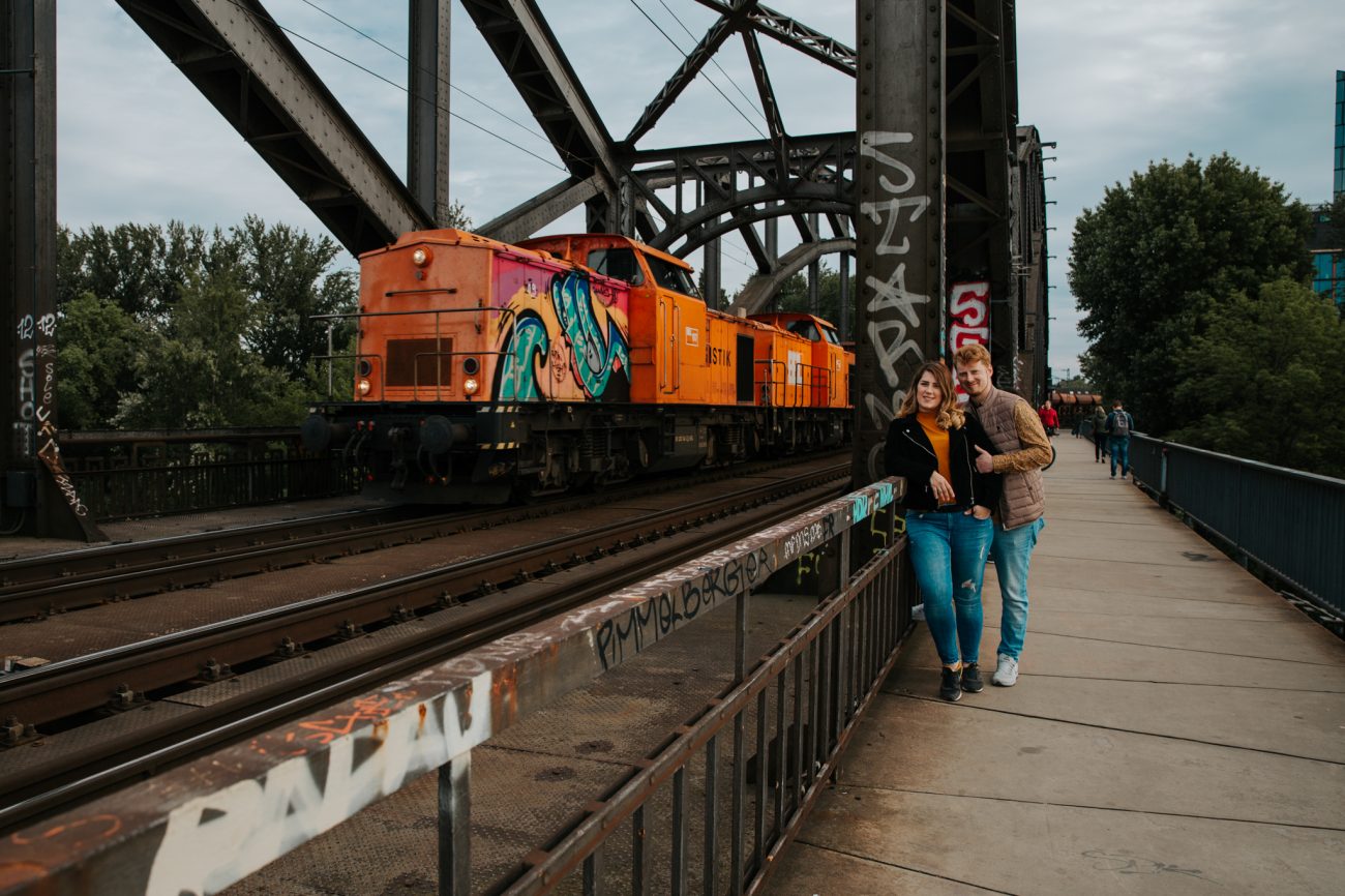 Geschwister, Familienfotos, Fotoshooting Family, Erwachsene Kinder, Frankfurt Osthafen