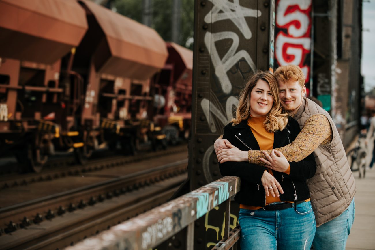 Geschwister, Familienfotos, Fotoshooting Family, Erwachsene Kinder, Frankfurt Osthafen