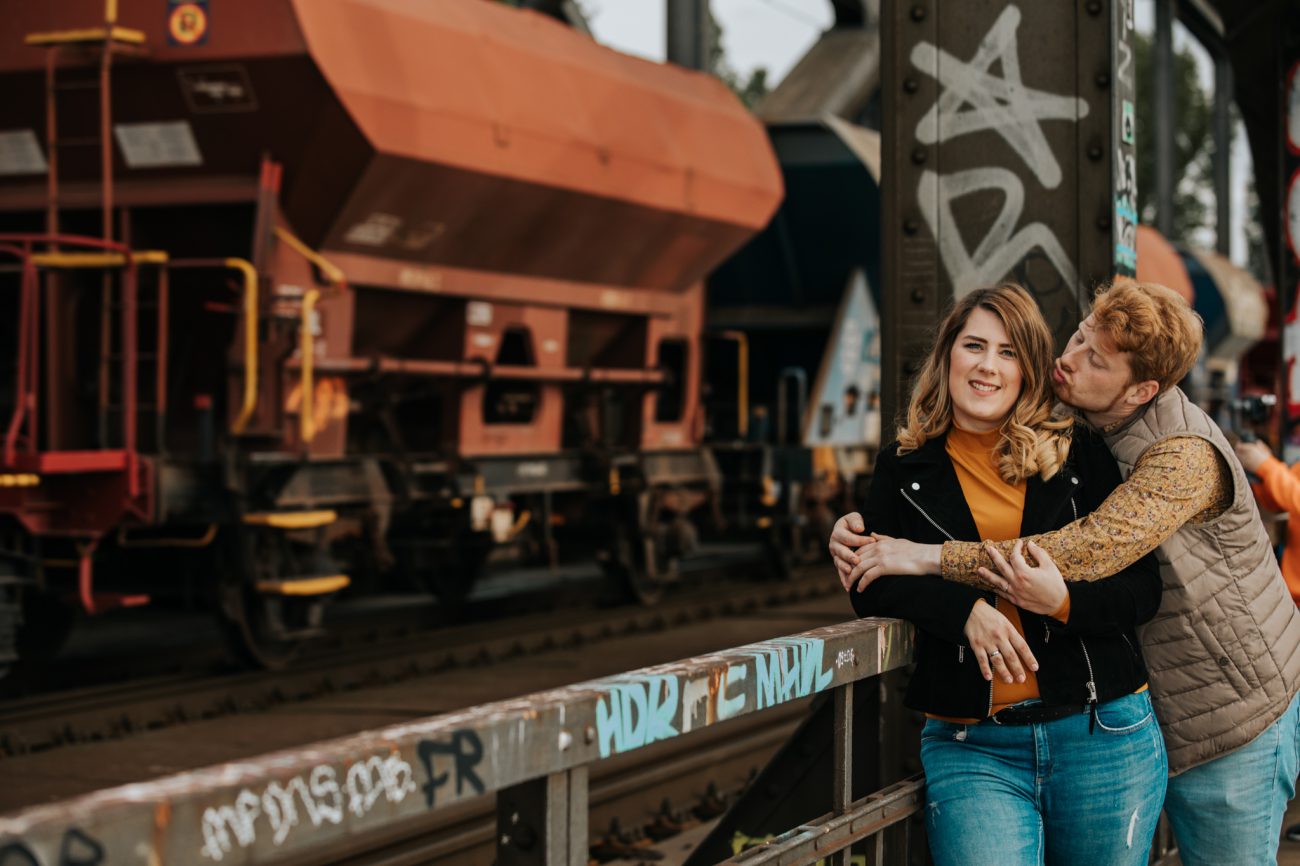 Geschwister, Familienfotos, Fotoshooting Family, Erwachsene Kinder, Frankfurt Osthafen