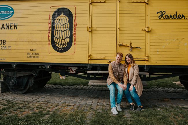 Anna & Florian (2) Geschwister, Familienfotos, Fotoshooting Family, Erwachsene Kinder, Frankfurt Osthafen