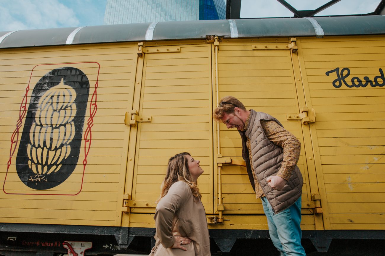 Geschwister, Familienfotos, Fotoshooting Family, Erwachsene Kinder, Frankfurt Osthafen