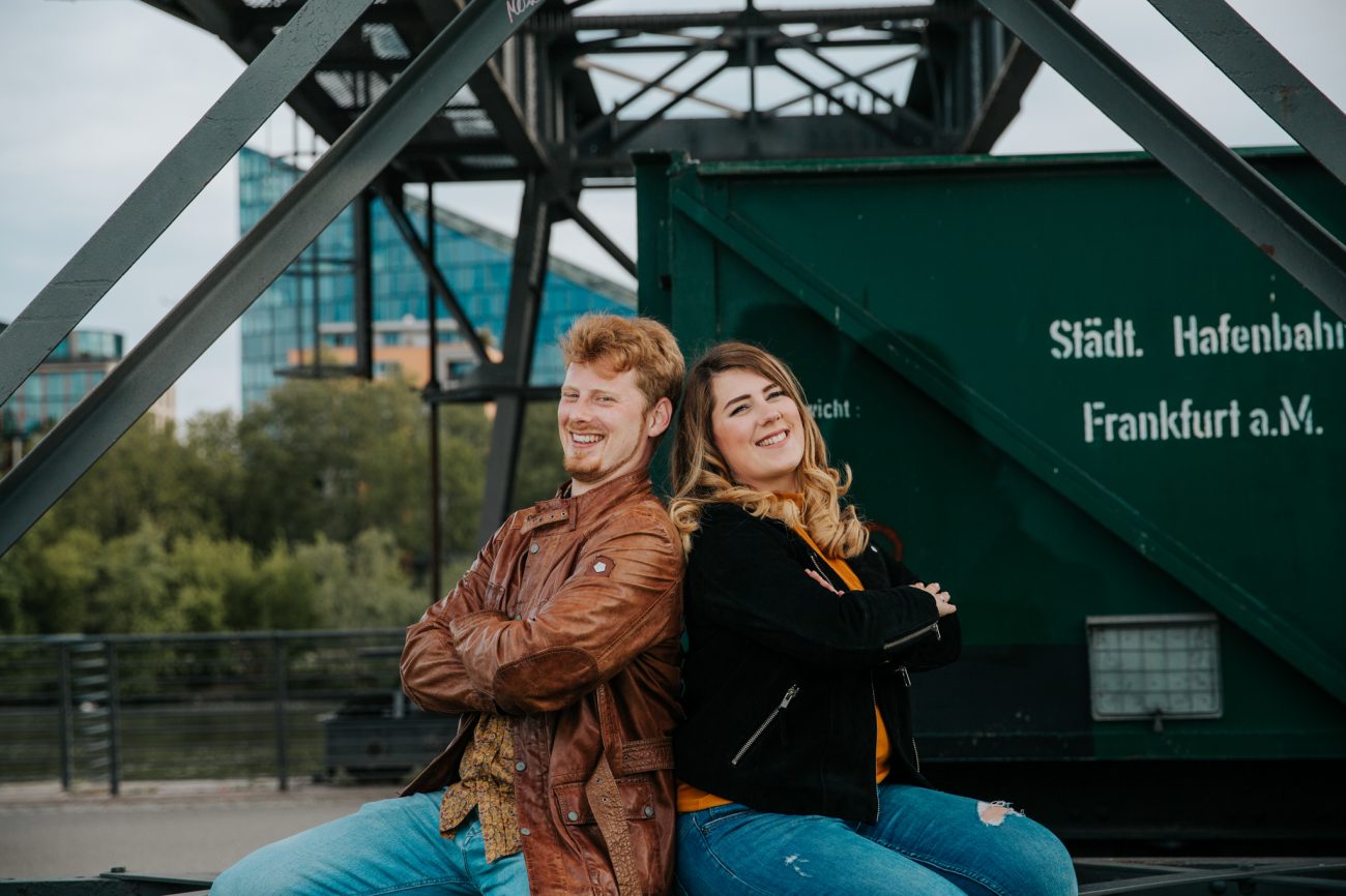 Geschwister, Familienfotos, Fotoshooting Family, Erwachsene Kinder, Frankfurt Osthafen