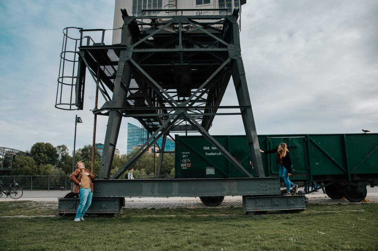 Geschwister, Familienfotos, Fotoshooting Family, Erwachsene Kinder, Frankfurt Osthafen