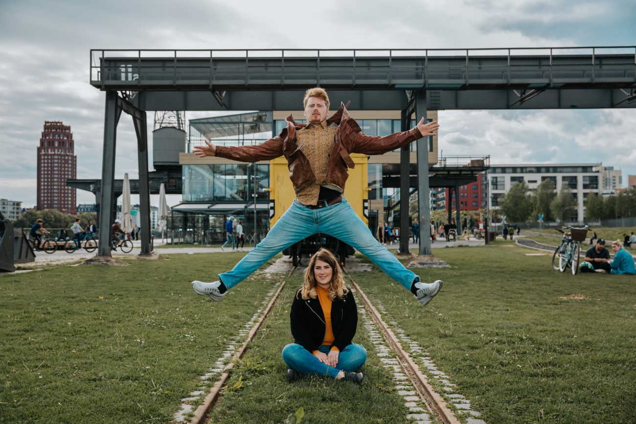 Geschwister, Familienfotos, Fotoshooting Family, Erwachsene Kinder, Frankfurt Osthafen