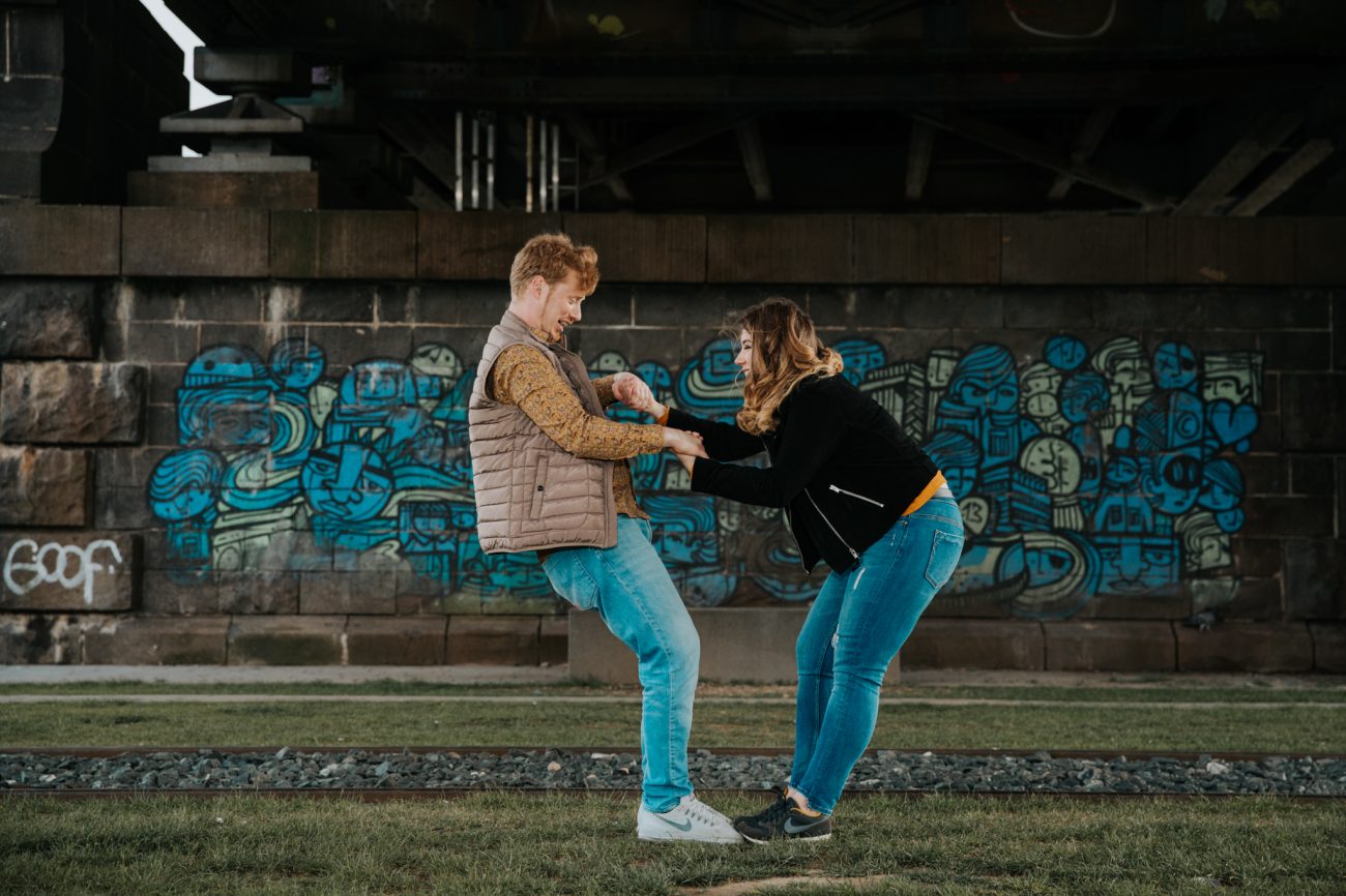 Geschwister, Familienfotos, Fotoshooting Family, Erwachsene Kinder, Frankfurt Osthafen