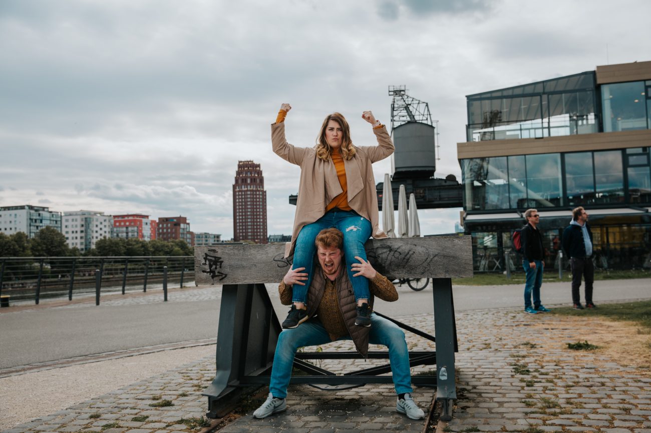 Geschwister, Familienfotos, Fotoshooting Family, Erwachsene Kinder, Frankfurt Osthafen