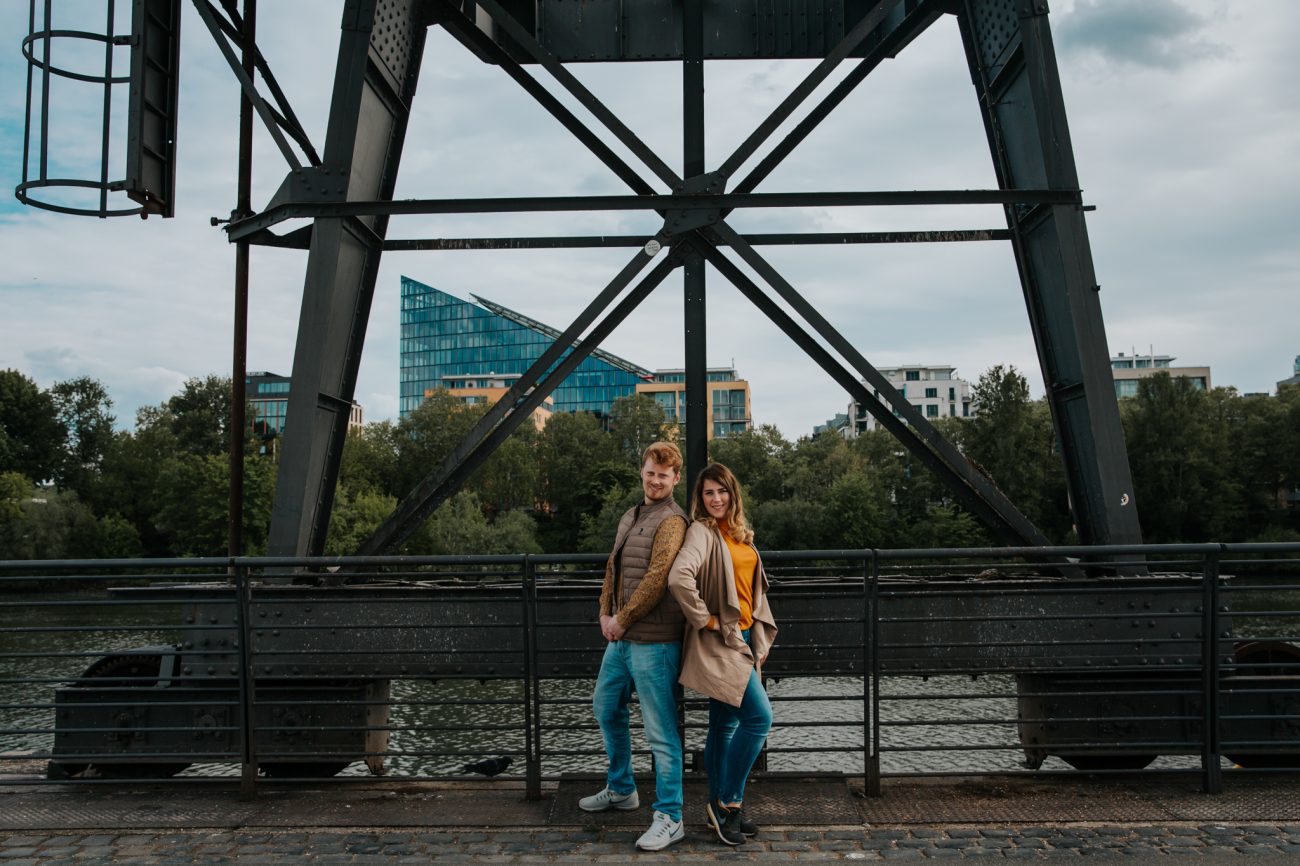 Geschwister, Familienfotos, Fotoshooting Family, Erwachsene Kinder, Frankfurt Osthafen