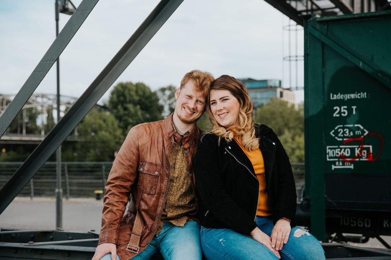 Geschwister, Familienfotos, Fotoshooting Family, Erwachsene Kinder, Frankfurt Osthafen