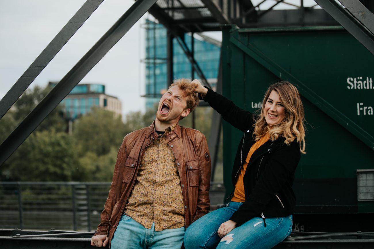 Geschwister, Familienfotos, Fotoshooting Family, Erwachsene Kinder, Frankfurt Osthafen