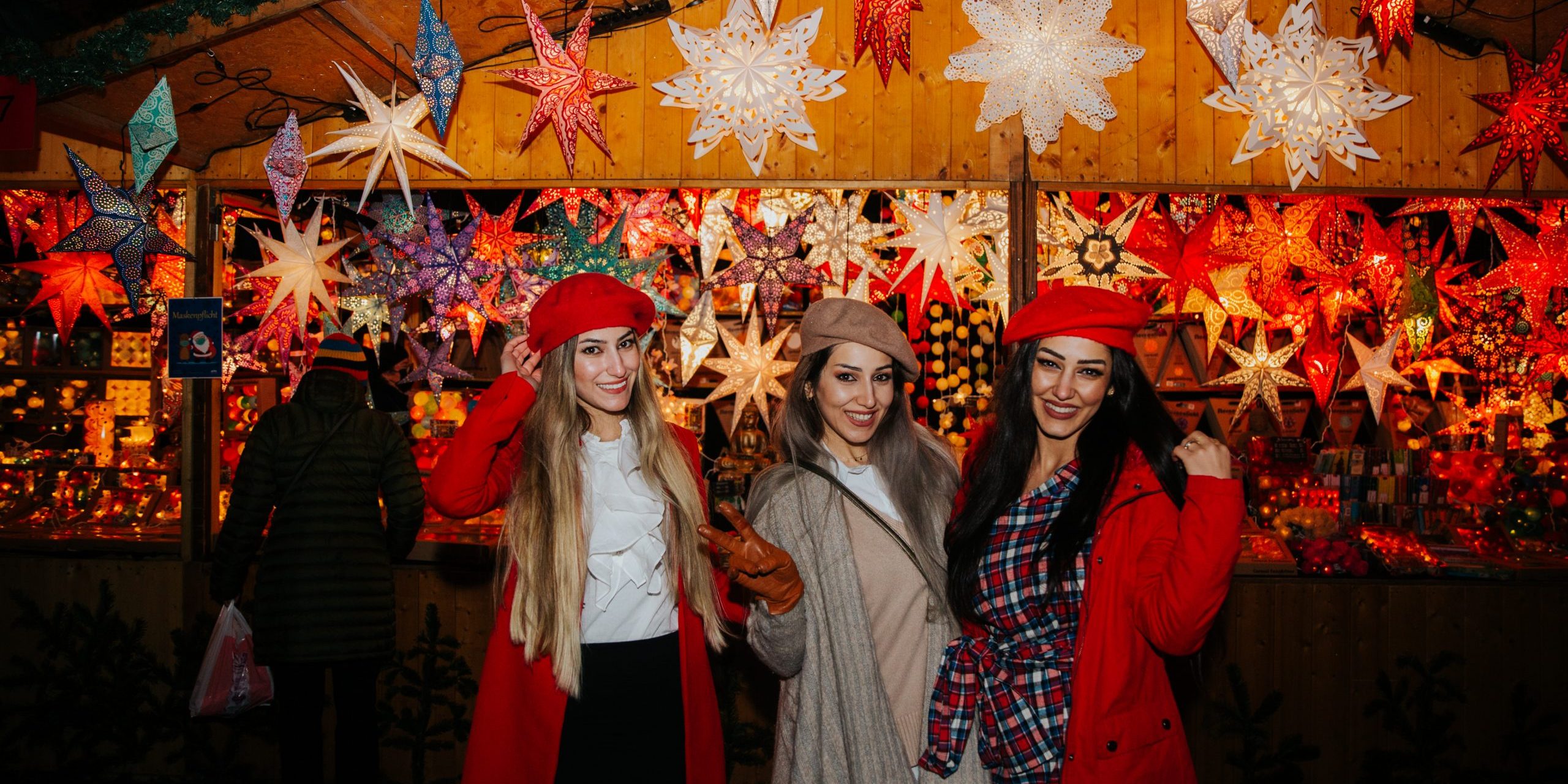 Weihnachtsmarkt Frankfurt (5) Frauen Auf dem Weihnachtsmarkt